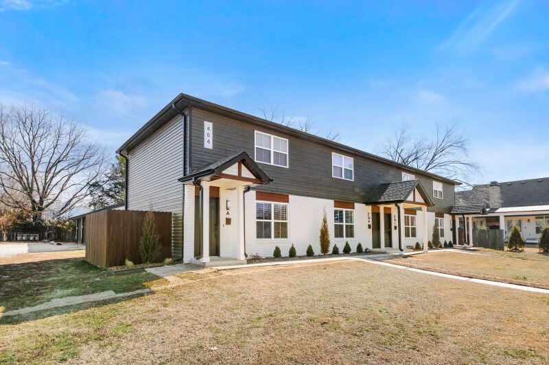 Building Photo - 404 NW D St