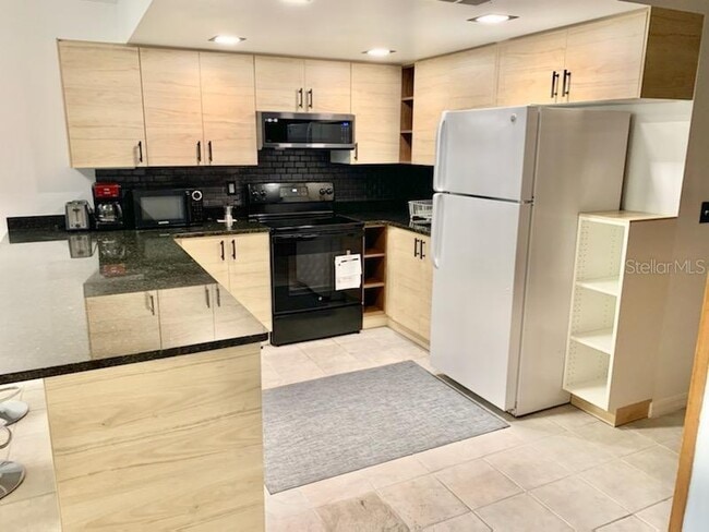 Building Photo - 37 Village Dr