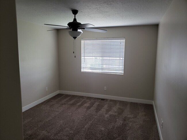 Building Photo - Twin home in Cedar City