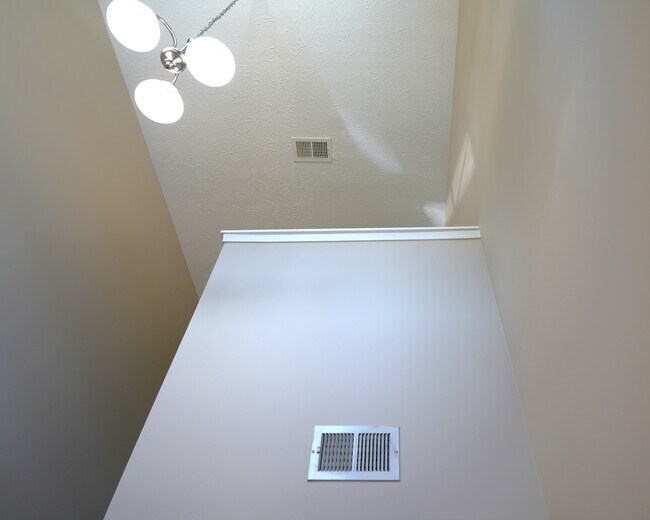 Building Photo - 138 Alton Cir