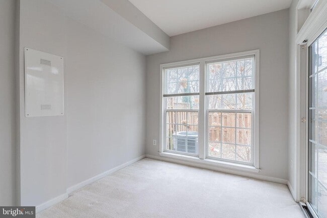 Building Photo - 21927 Windy Oaks Square