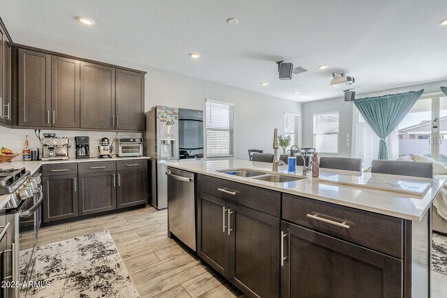 Building Photo - 9935 E Thornbush Ave