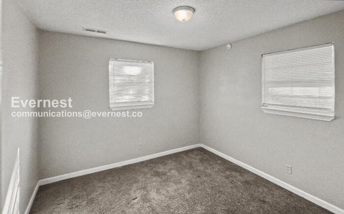 Building Photo - 1346 Vivian St SW