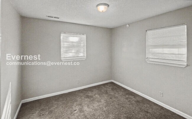 Building Photo - 1346 Vivian St SW