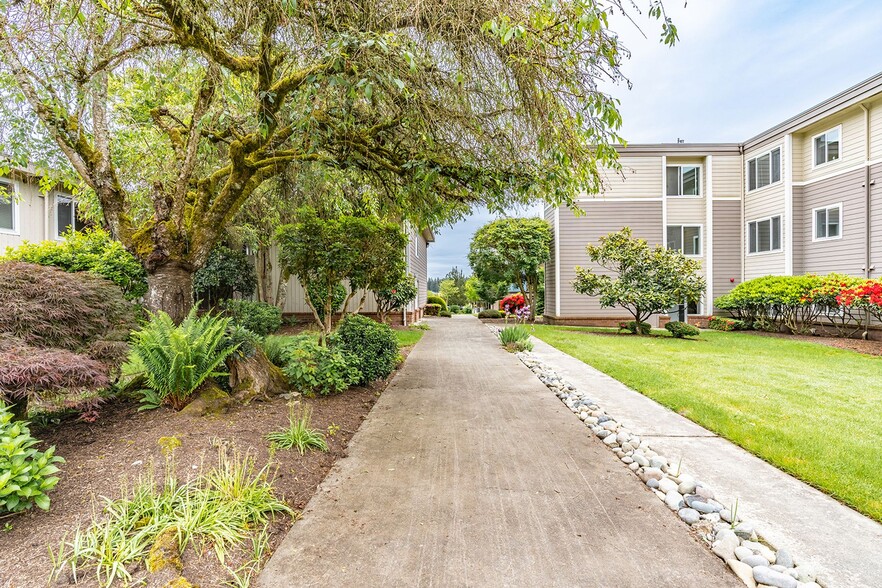 Primary Photo - Crossroads Garden Apartments