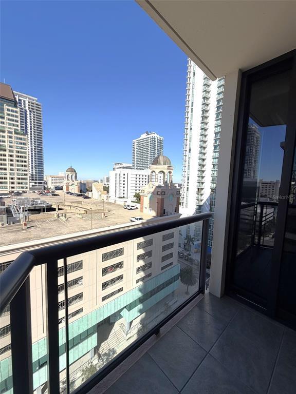 Building Photo - 1 Beach Dr SE