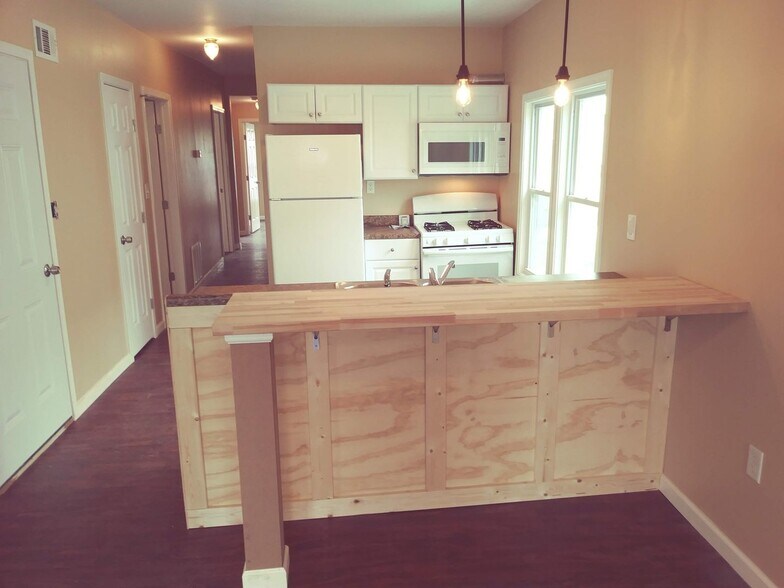 Building Photo - 54 Tuxedo Pl