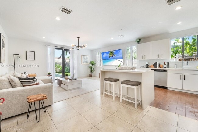 Building Photo - 3421 SW 13th Terrace