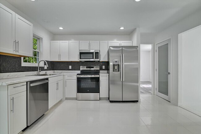 Building Photo - 198 White Pine Trl