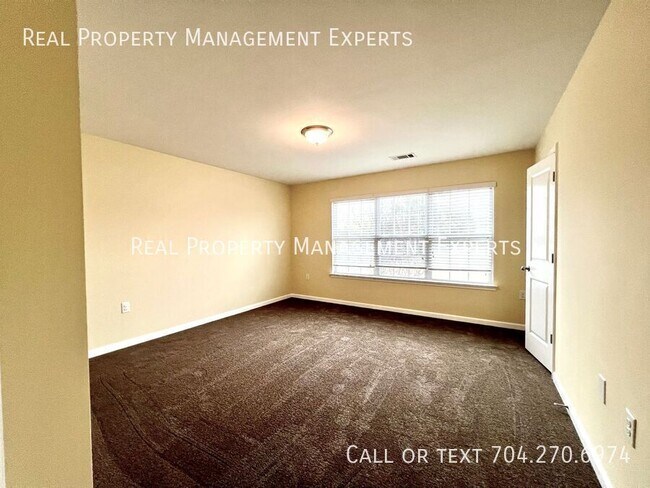 Building Photo - 1243 Farm Branch Dr SW