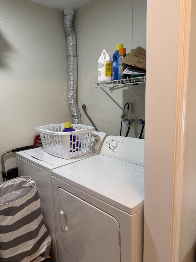 Building Photo - 6808 NW 70th St