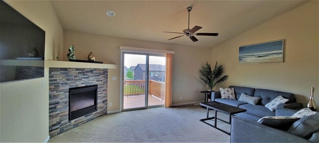 Building Photo - Must See Bennington Home!