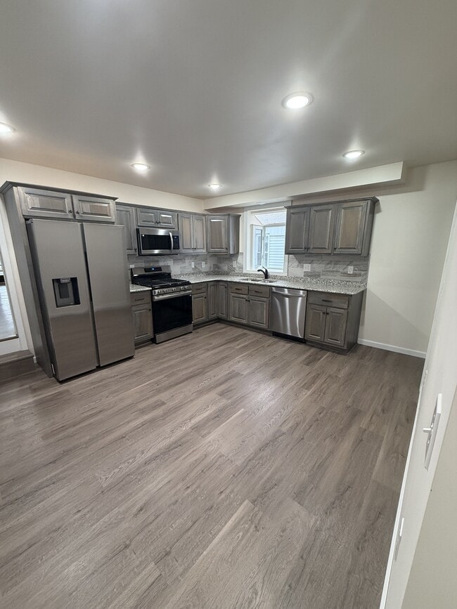 Building Photo - 613 Oakland Ave