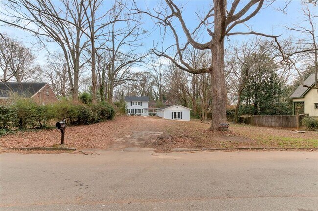 Building Photo - 2545 White Oak Dr