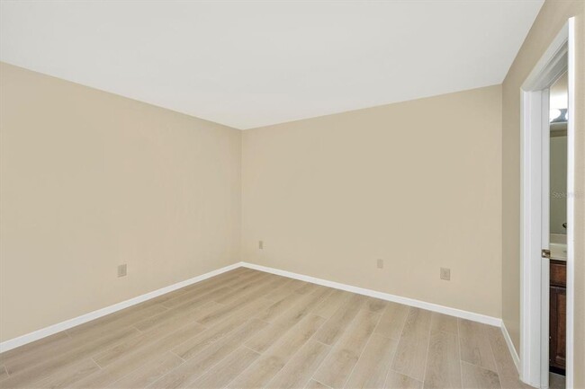 Building Photo - 5172 Lake Village Dr