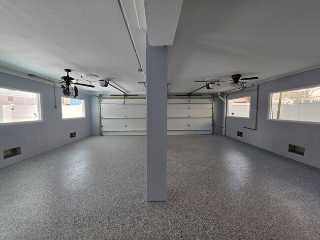 Building Photo - Downtown Gulfport - The Pineapple House