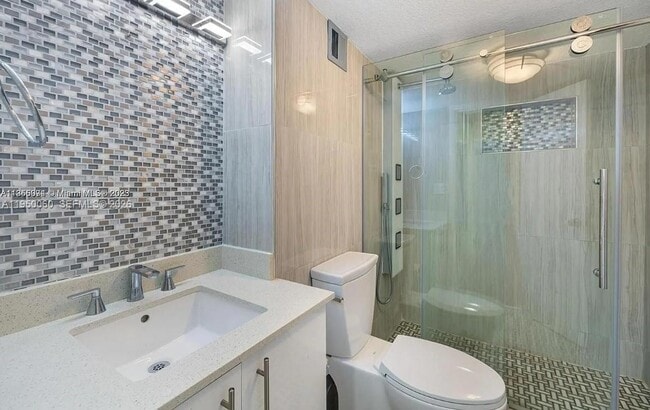 Building Photo - 150 SE 25th Rd