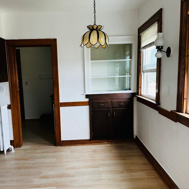 Building Photo - 20 Amaryllis Ave