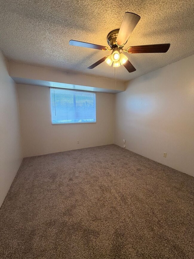 Building Photo - 2-Bedroom Duplex in Thurston