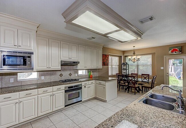 Building Photo - 11114 Sherwood Garden Dr