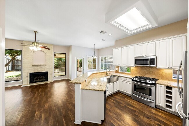 Building Photo - Spacious Cul De Sac Location Surrounded by...