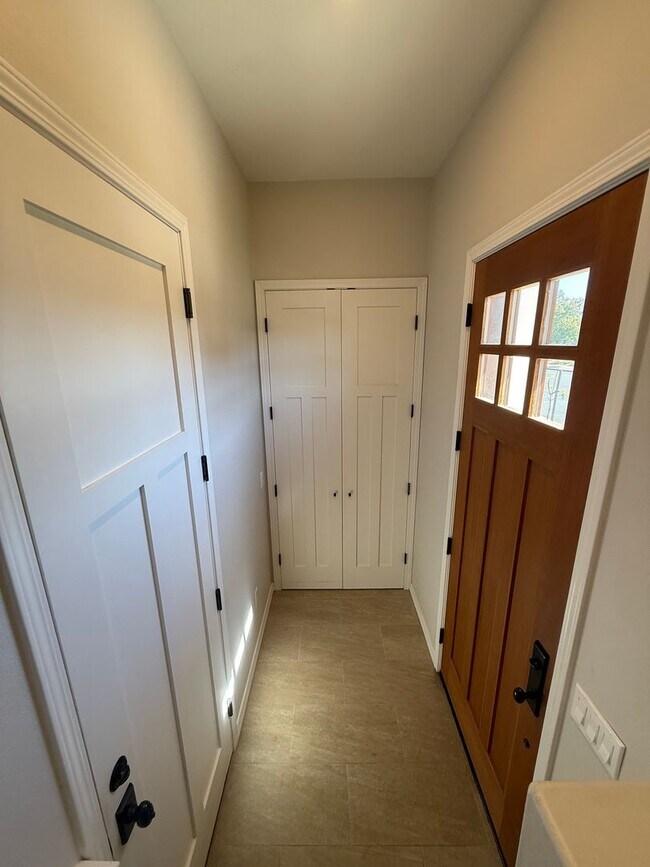 Building Photo - Updated 2 Bedroom/ 2 Bathroom Duplex in Coffee Park!