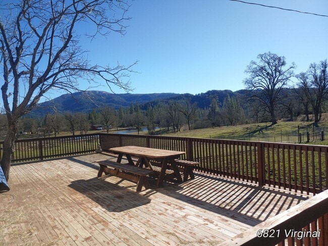 Building Photo - Rental on Cobb Mountain !