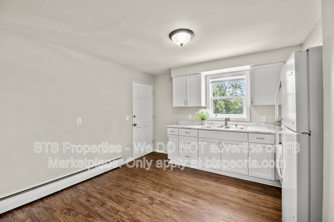 Building Photo - 305 N Pleasant View St