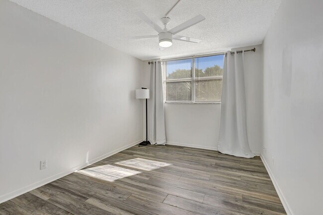 Building Photo - 500 Executive Center Dr