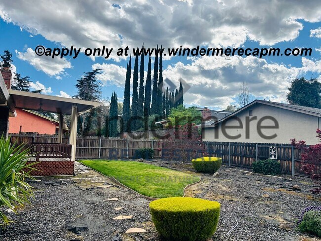 Building Photo - Beautiful 3-Bedroom Home in a Wonderful Fair Oaks Neighborhood!