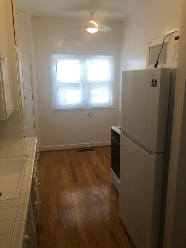 Building Photo - 401 N Norton Ave