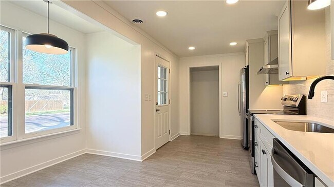 Building Photo - 7601 Foster St