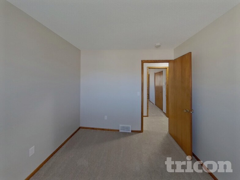 Building Photo - 931 Market St S