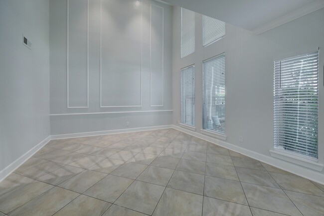 Building Photo - 1115 Augusta Dr