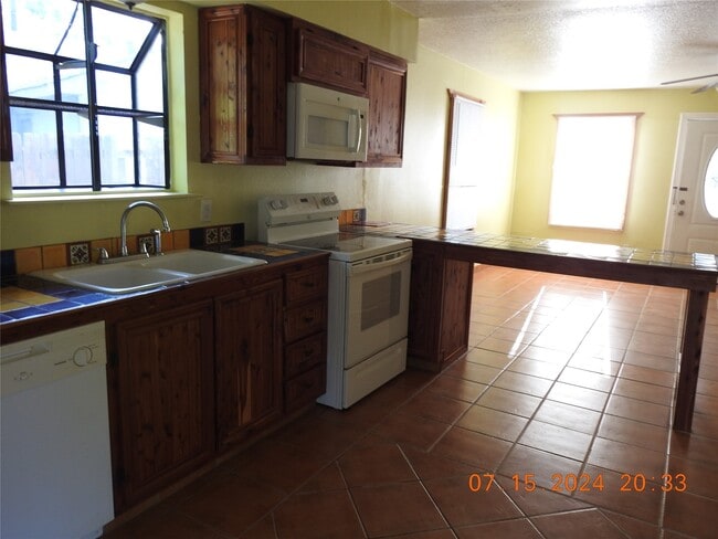 Building Photo - 34819 Lake Point