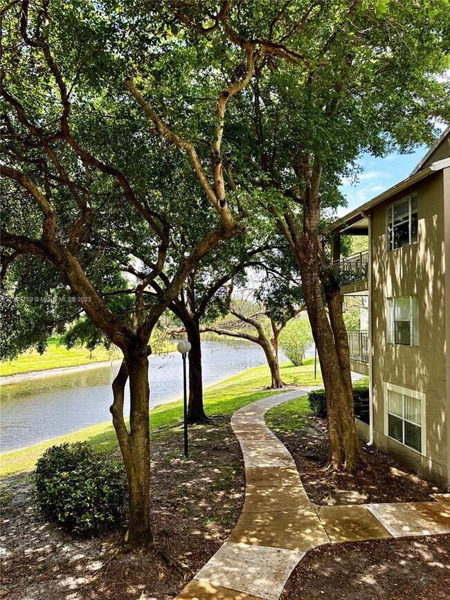 Building Photo - 1725 Palm Cove Blvd