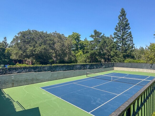 Building Photo - Exceptional Executive Estate With Pool and Tennis Court