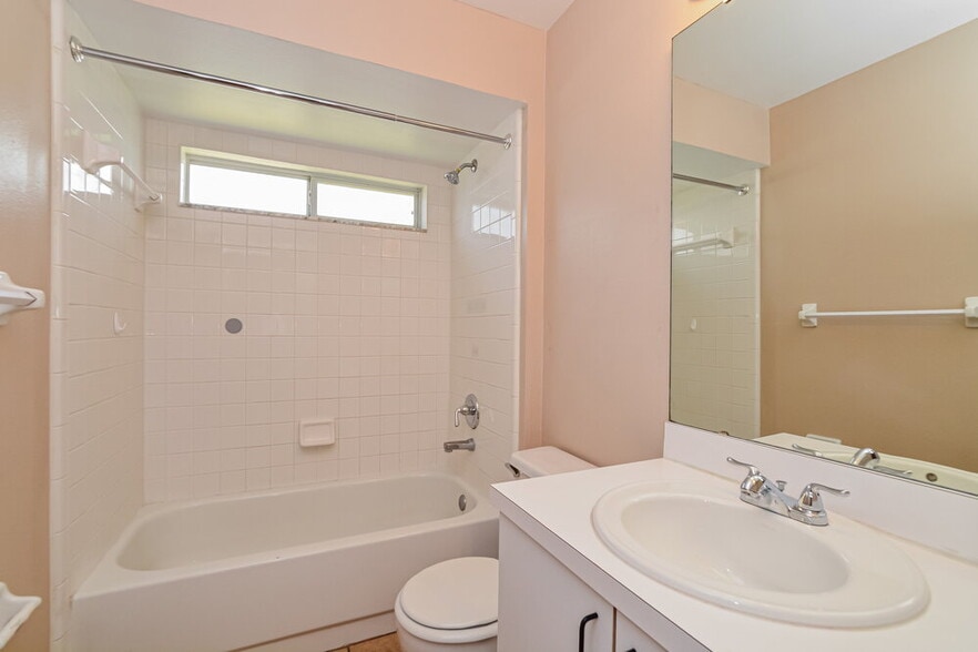 Building Photo - 3100 Orchard Pl