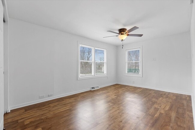 Building Photo - 234 E Shorewood Dr