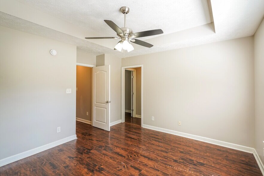 Building Photo - 1632 Beaconcrest Cir
