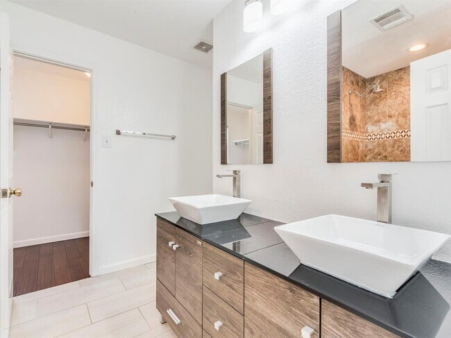 Building Photo - 12825 Sexson Ridge Cove