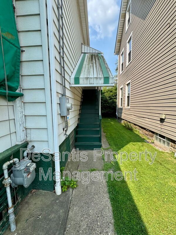 Building Photo - 227 5th Ave
