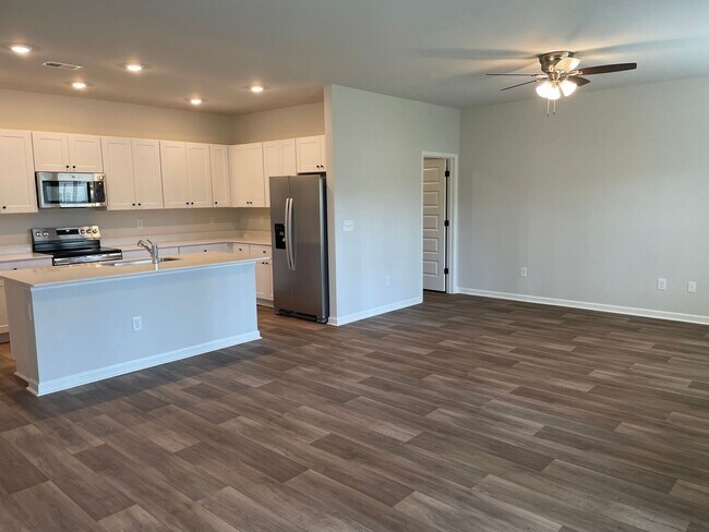 Building Photo - 1027 Harbor Dr