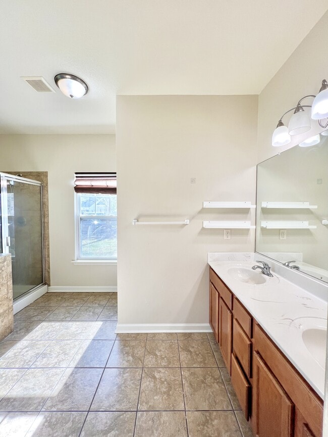 Building Photo - 109 Zebulon Ct