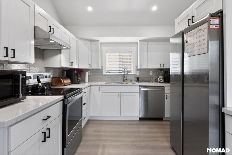 Building Photo - 10020 Wilkeson St S