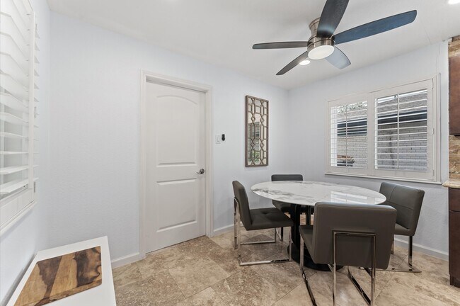 Building Photo - 5511 Queensloch Dr