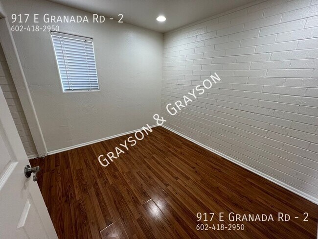 Building Photo - 917 E Granada Rd