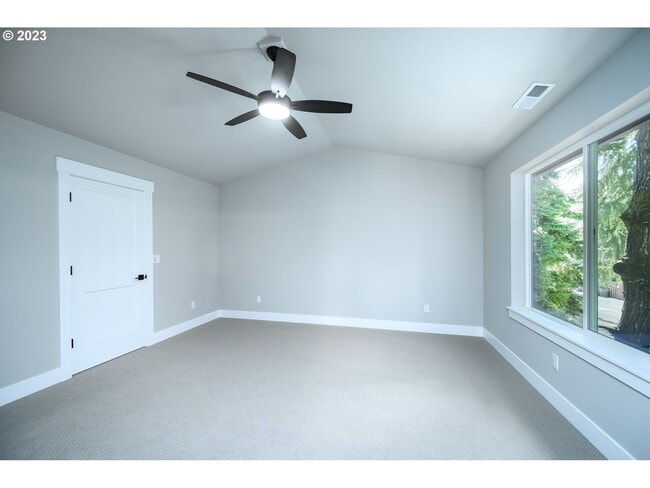 Building Photo - Beautiful Pet Friendly 3 Bedroom, 2.5 Bath House in Newberg