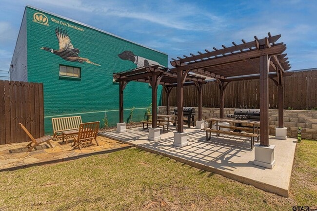 Building Photo - 540 W Erwin St