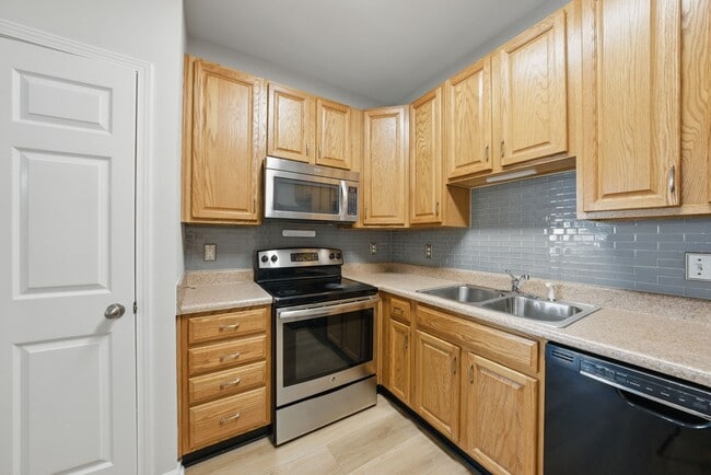 Building Photo - 8621 Neuse Club Ln